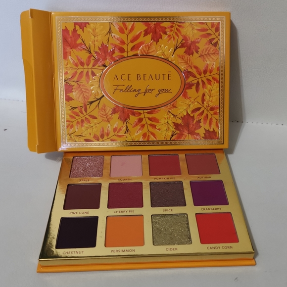 Ace Beauty shadow palette - Picture 4 of 5